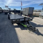 Remolque de plataforma de acero para transporte de vehículos y maquinaria (83" x 20"), uso rudo, capacidad de 14,000 lb (GVWR)