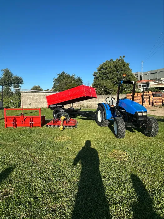 t1 Tractor New Holland, remolque e implementos – Image 1